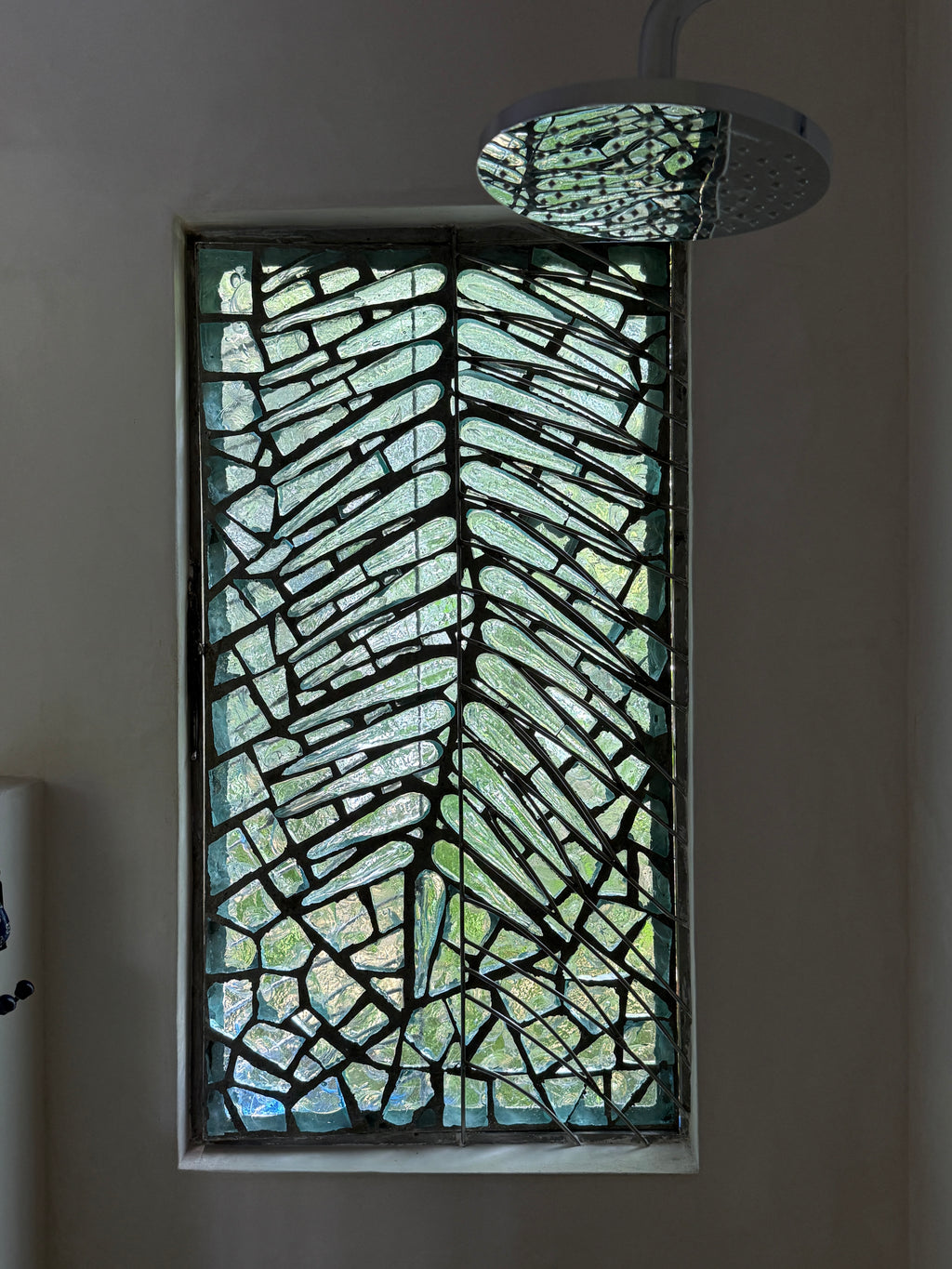 Dalle de Verre 'Monkey-go' panel ~ 0.5 x 1.0m