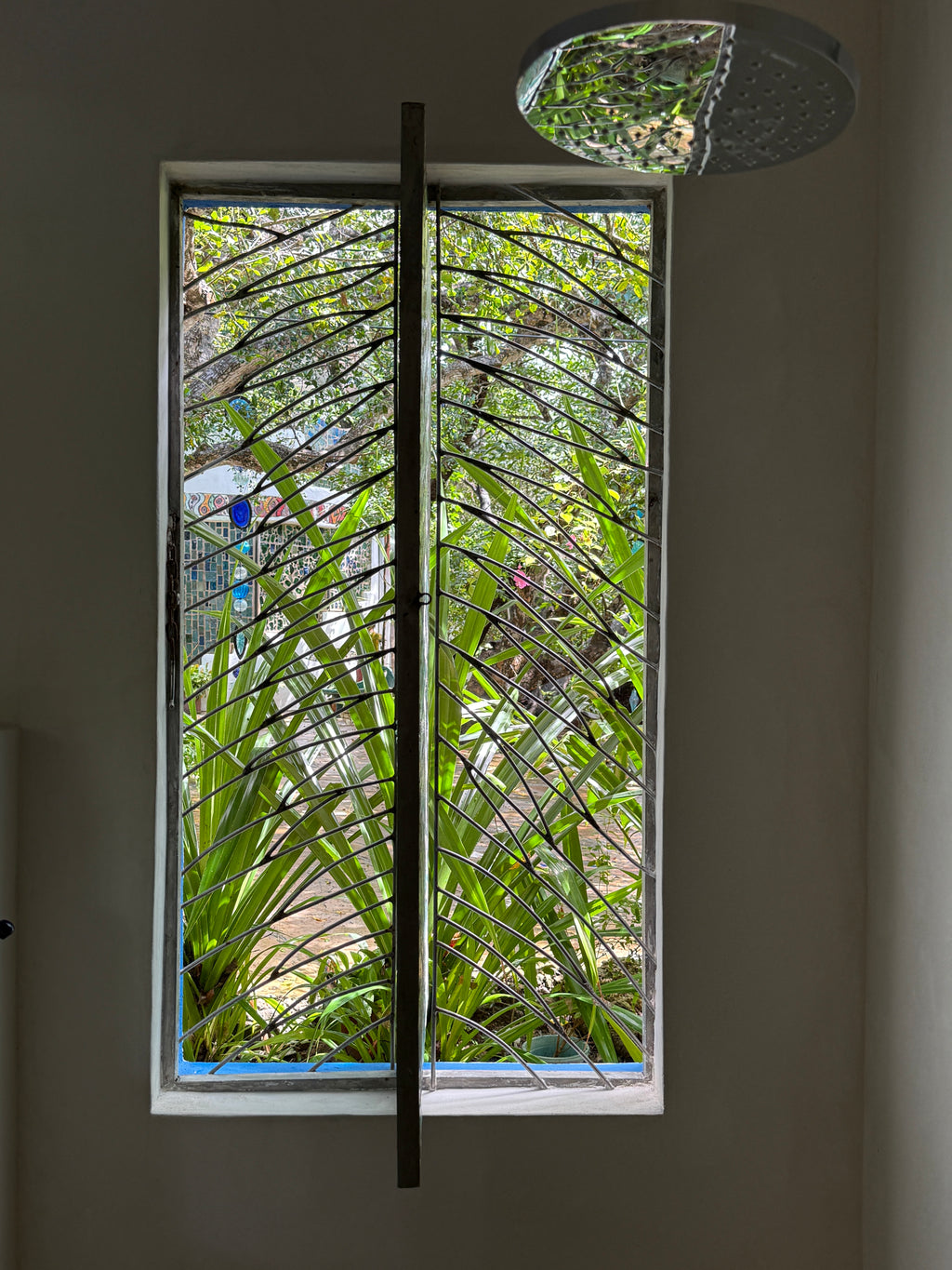 Dalle de Verre 'Monkey-go' panel ~ 0.5 x 1.0m
