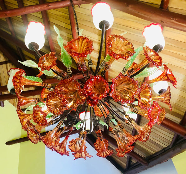 Chandelier 'Kitengela Classic' 8 light cups, red flowers & green leaves