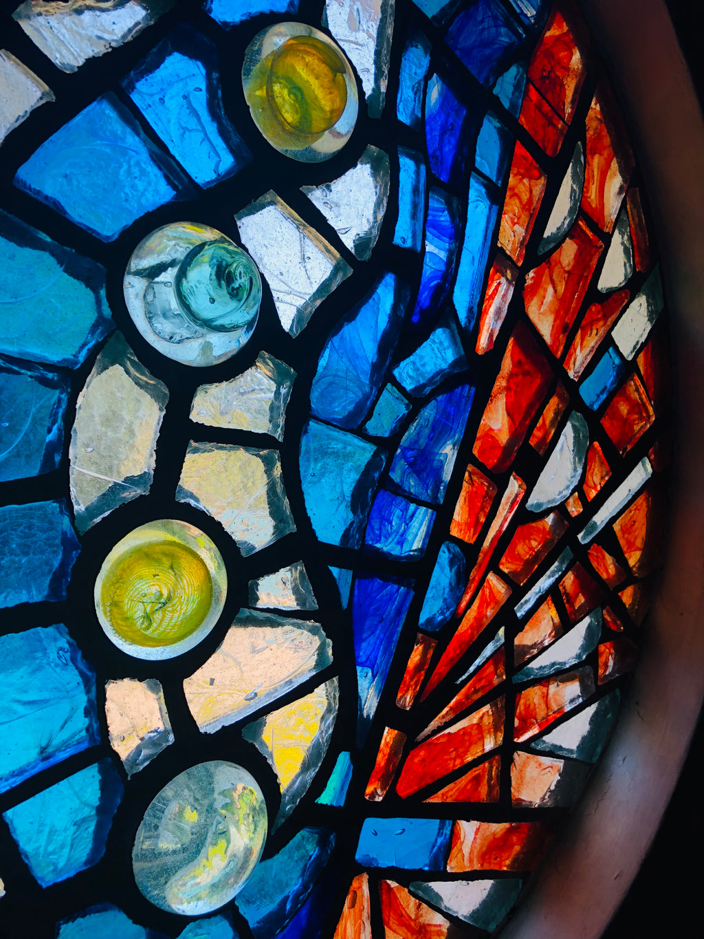 Dalle de Verre 'Playin' Around' panel ~ 1m dia