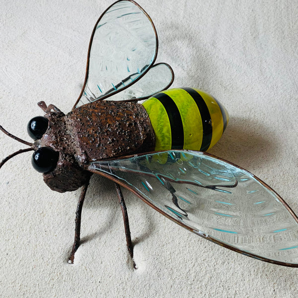 Blown glass - sculpture 'Bee Nice' by Anselm